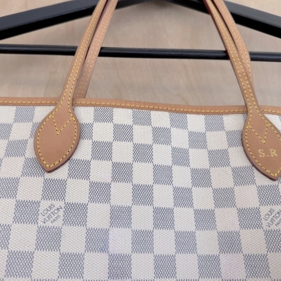 Louis Vuitton GM Neverfull Gray and Cream Checkered Tote - Picture 9 of 16